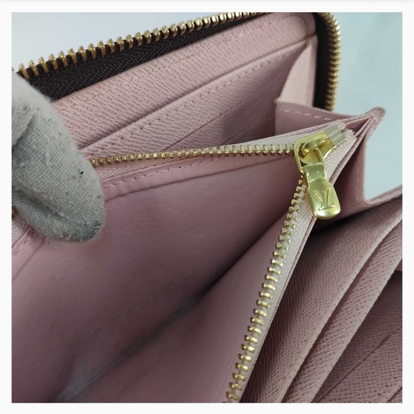 LOUIS VUITTON Dog MONOGRAM LV ZIPPY WALLET - Picture 10 of 11